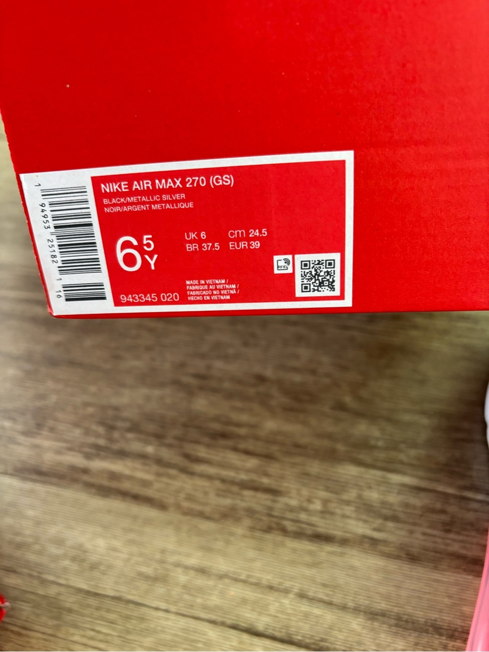 Youth Nike Air Max 270. Size 6.5Y. - Picture 6 of 6